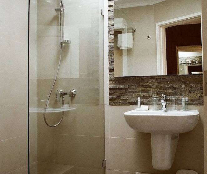 חדר אקזקיוטיב, Cassinetta