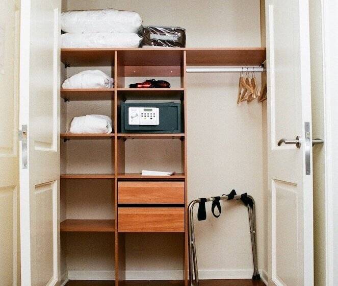 חדר אקזקיוטיב, Cassinetta