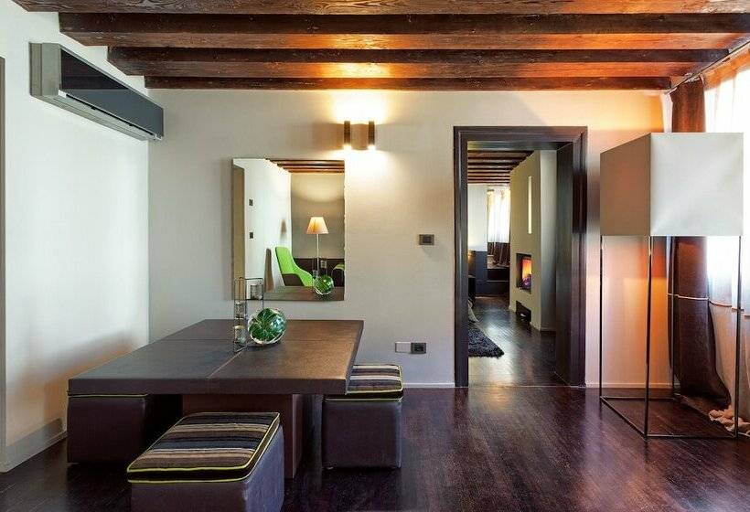 سوییت, Charming House Iqs