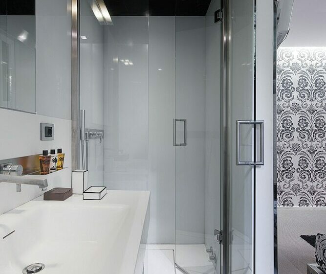 سوییت, Charming House Iqs