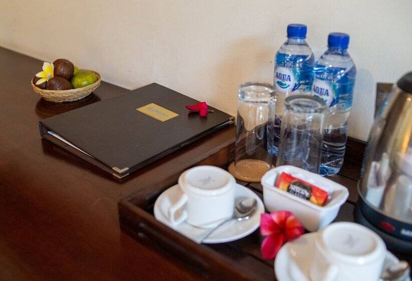 غرفة ديلوكس مطلة على حمام السباحة, Awatara Boutique Resort Ubud