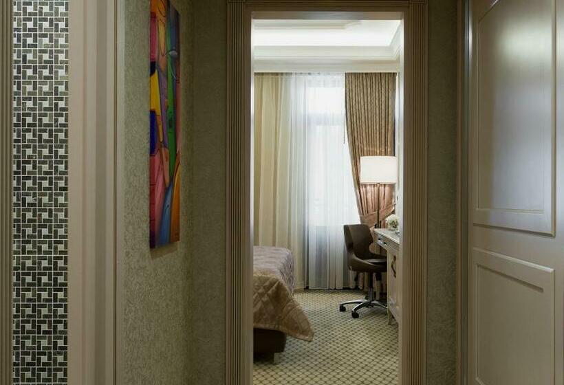 スタンダードルーム, London 1889