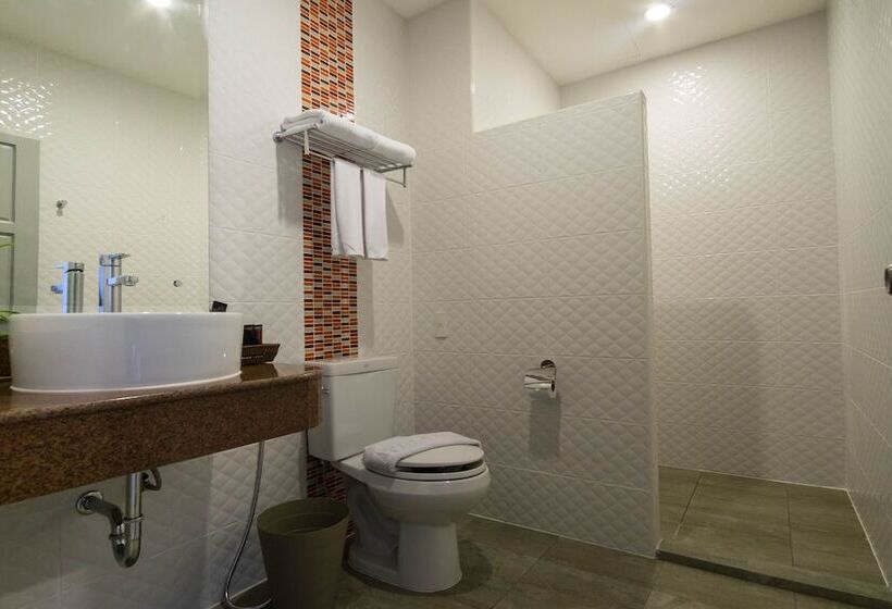 高级三人间, Fx Hotel Pattaya