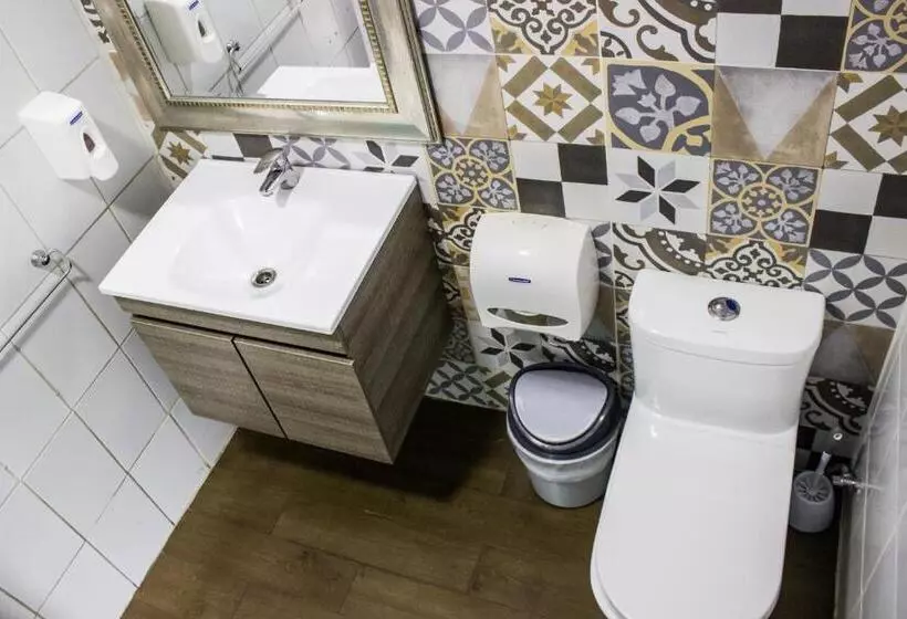 Standard Cuadruple Room Shared Bathroom