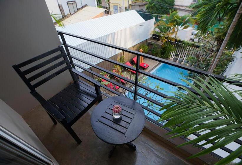 اتاق لوکس با بالکن, G&z Urban