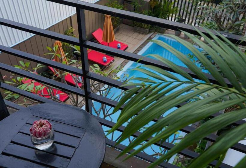 اتاق لوکس با بالکن, G&z Urban