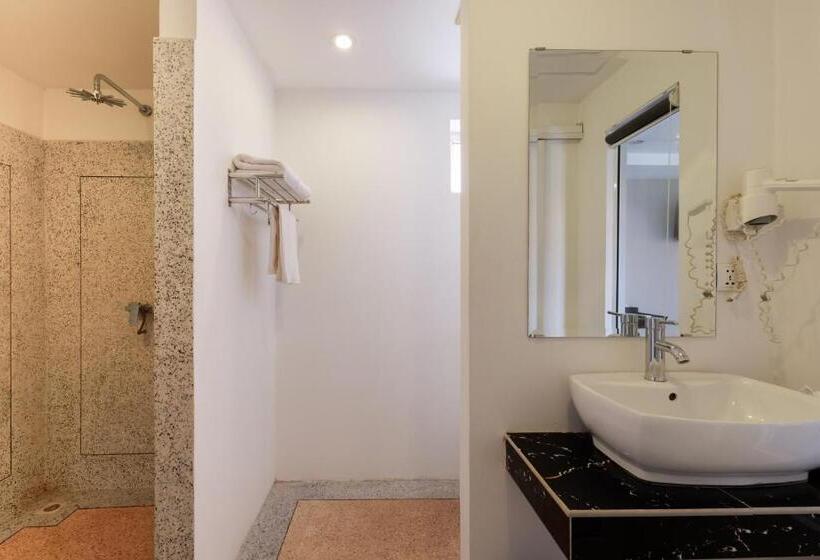 اتاق لوکس با بالکن, G&z Urban