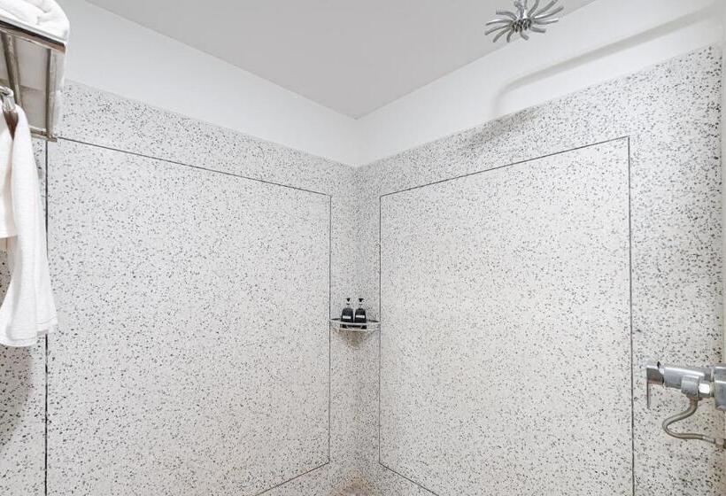 اتاق سوپریور, G&z Urban