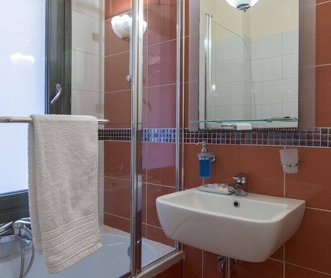 패밀리 룸, Lena Mare Boutique