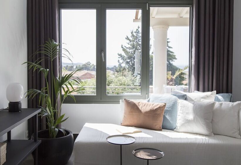 سوئیت سینیور, Lena Mare Boutique