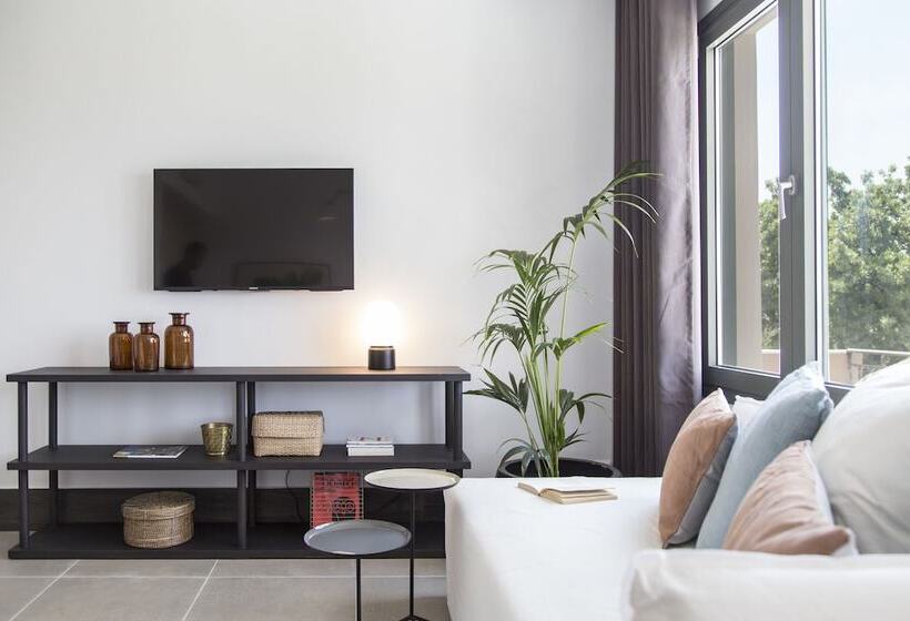 시니어 스위트, Lena Mare Boutique