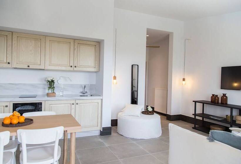 시니어 스위트, Lena Mare Boutique