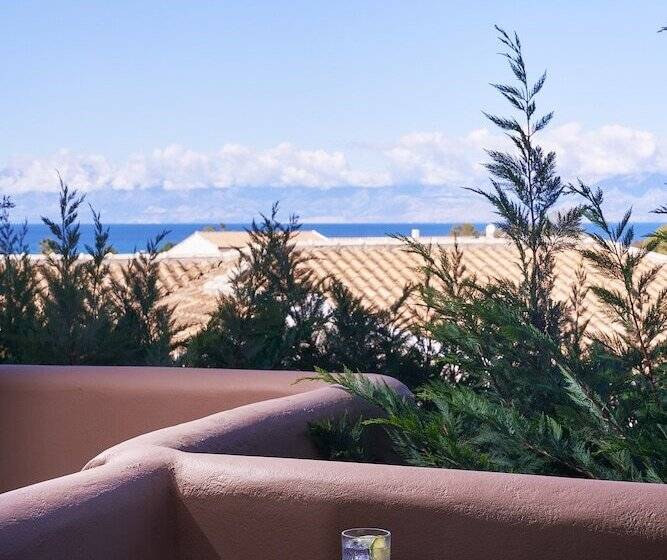 سوییت جونیور, Lena Mare Boutique