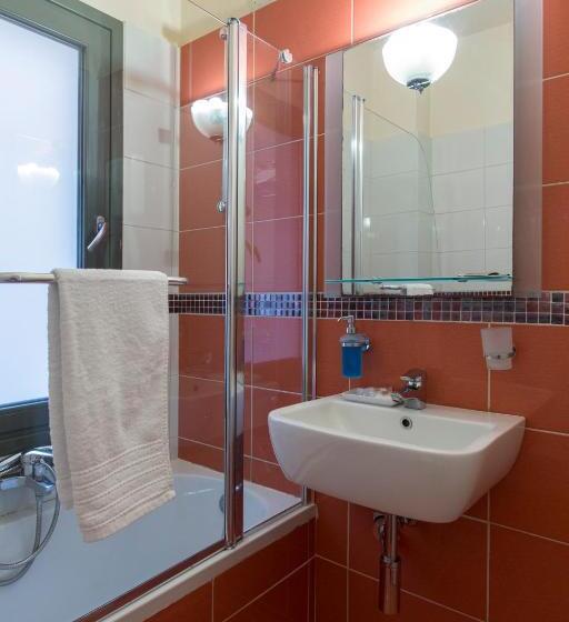 패밀리 룸, Lena Mare Boutique