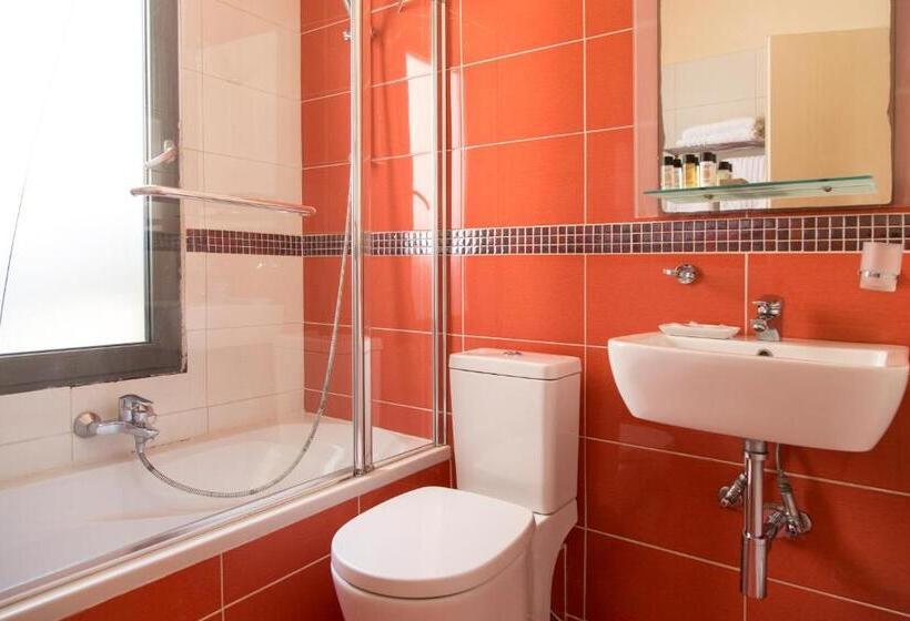 패밀리 룸, Lena Mare Boutique