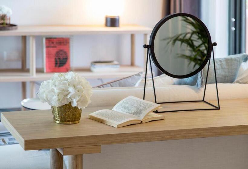 سوئیت با وان آب گرم, Lena Mare Boutique