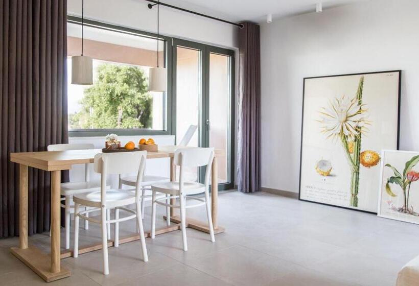 자쿠지 스위트, Lena Mare Boutique