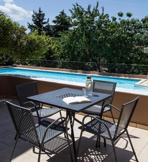 패밀리 룸, Lena Mare Boutique