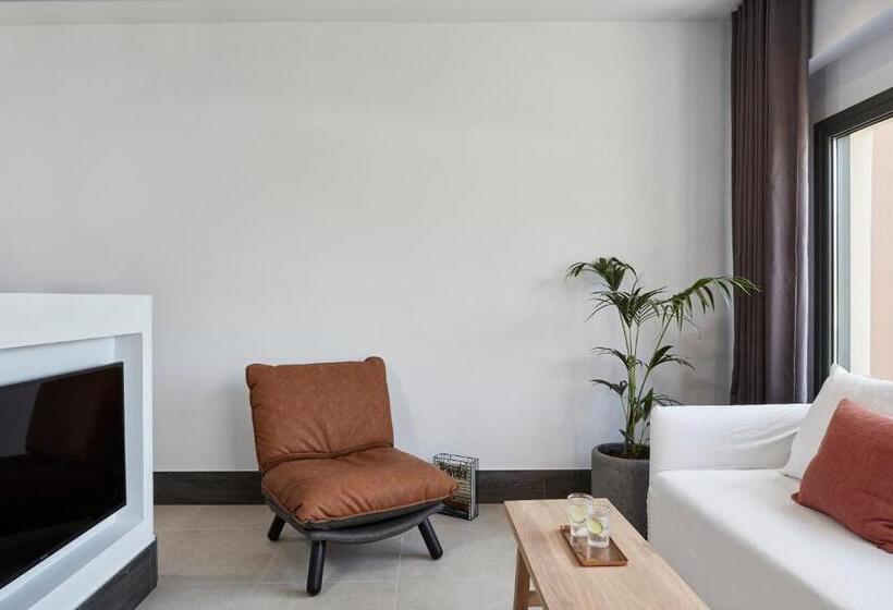 سوئیت سینیور, Lena Mare Boutique