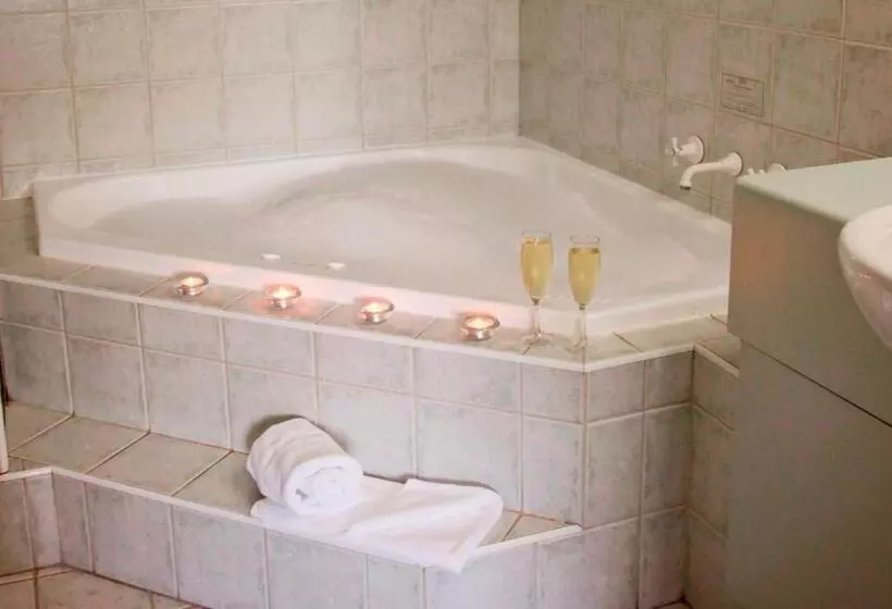 Villa 2 Makuuhuonetta Poreallas, Mandurah Quay Resort