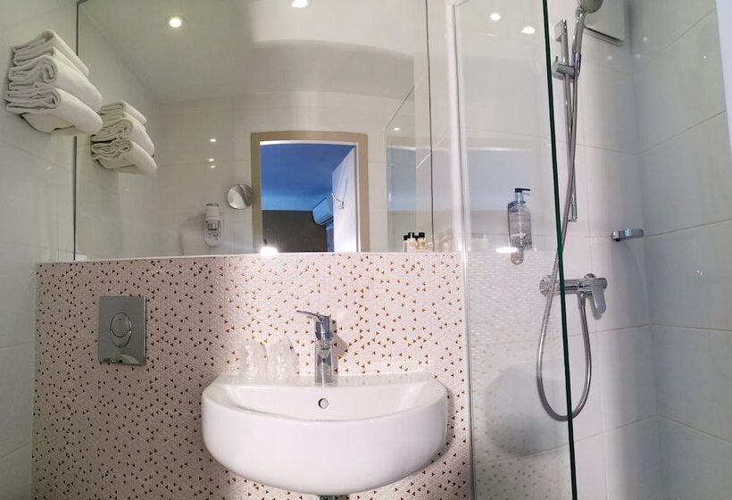 غرفة سوبيريور مزودة بشرفة, Nyx Hôtel Indépendant