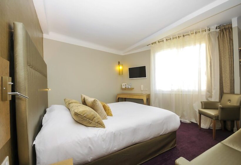 غرفة عائلية, Nyx Hôtel Indépendant