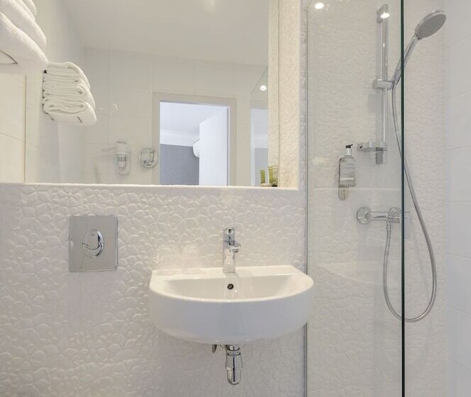 غرفة سوبيريور مزودة بشرفة, Nyx Hôtel Indépendant