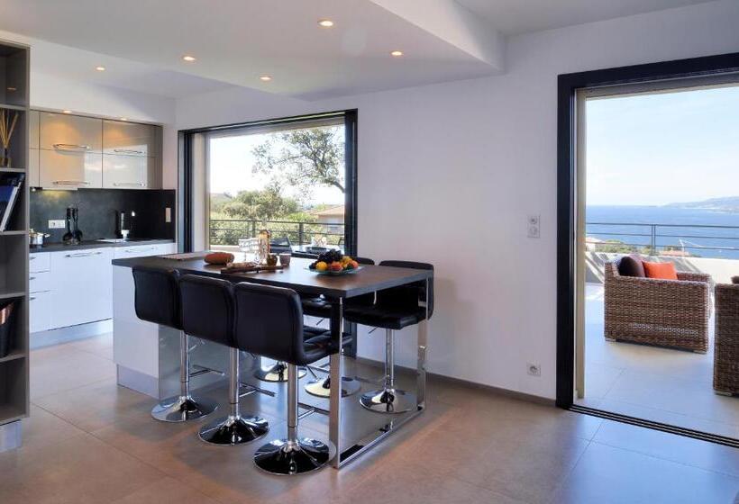 2 Bedrooms Suite Sea View, Résidence & Hôtel Aria Marina