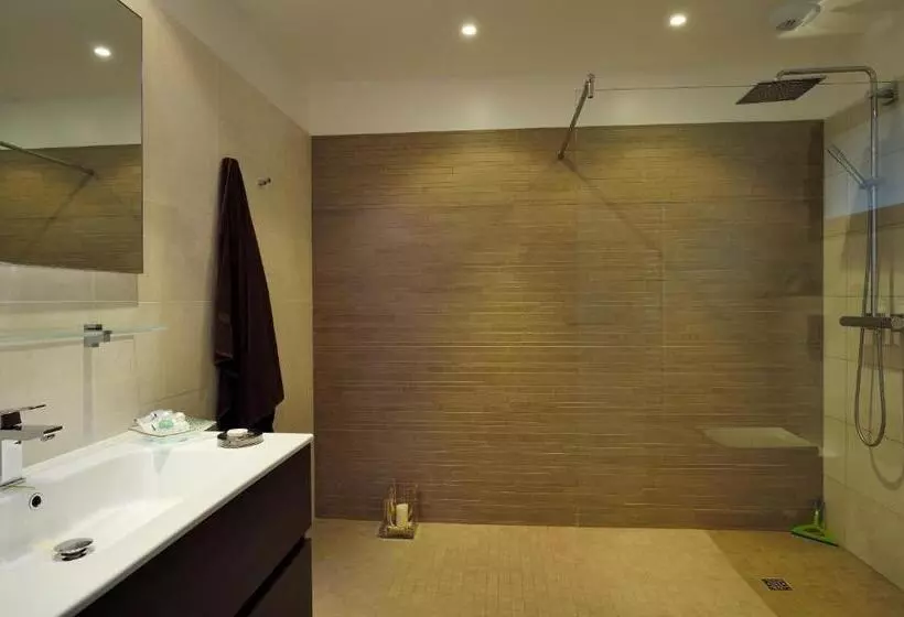 2 Bedroom Comfort Suite Sea View, Résidence & Hôtel Aria Marina