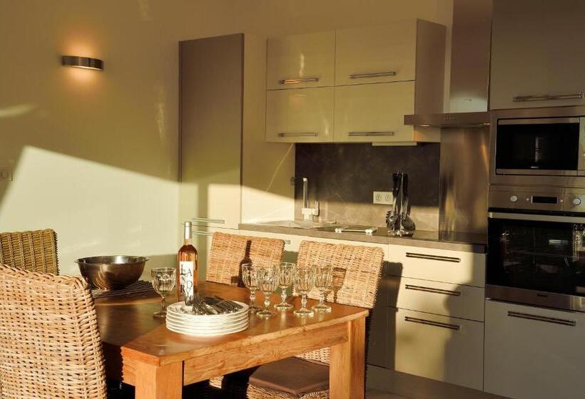 2 Bedroom Comfort Suite Sea View, Résidence & Hôtel Aria Marina