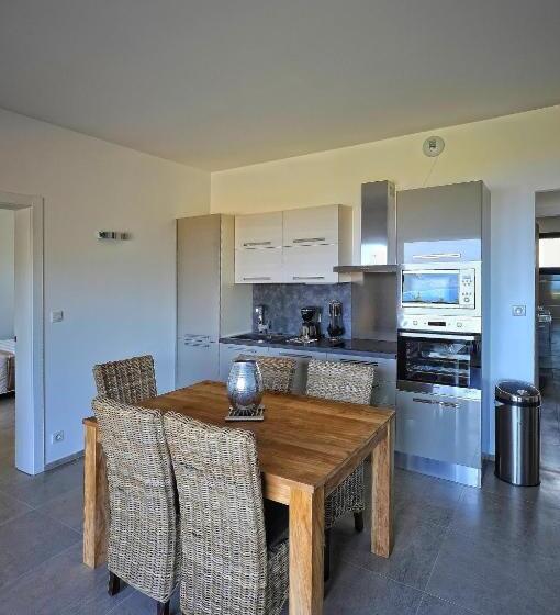 2 Bedroom Comfort Suite Sea View, Résidence & Hôtel Aria Marina