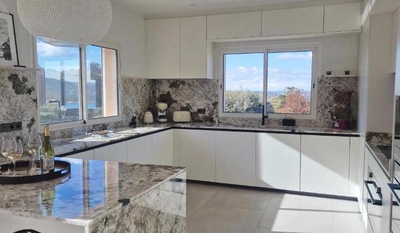 デラックススイートの３ベッドルーム, Résidence & Hôtel Aria Marina