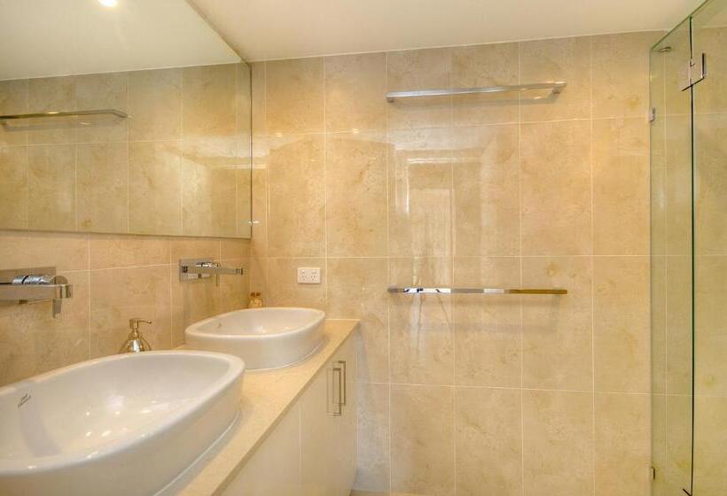 Апартаменты 3 Спальни, Spindrift On The Beach Absolute Beachfront