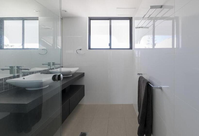 Апартаменты 3 Спальни Вид на Море, Spindrift On The Beach Absolute Beachfront