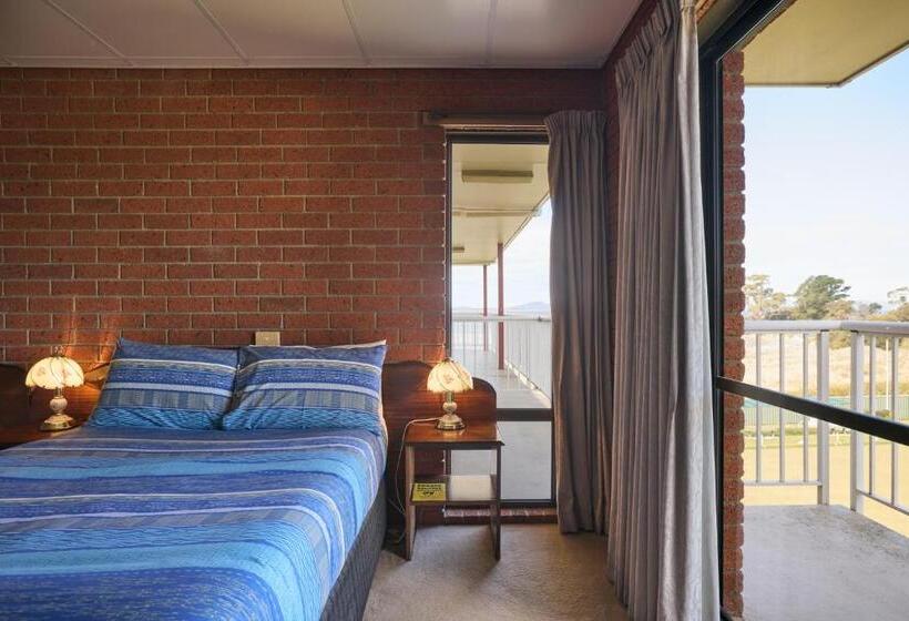 اتاق خانوادگی, The Waterloo