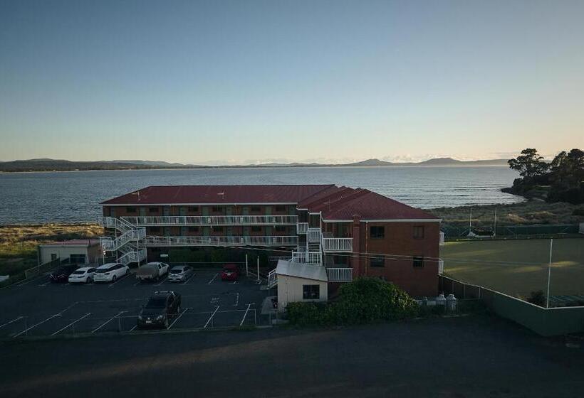 اتاق اجرایی, The Waterloo