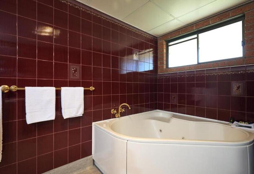 اتاق اجرایی, The Waterloo