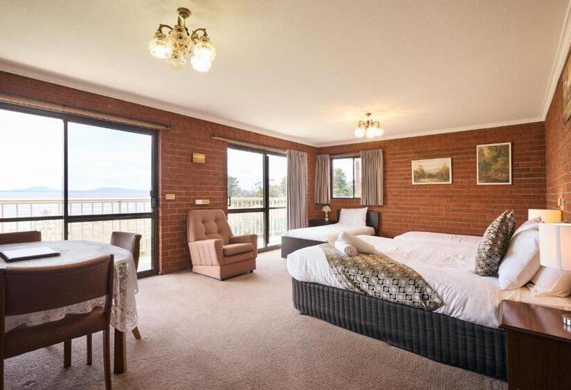 اتاق اجرایی, The Waterloo