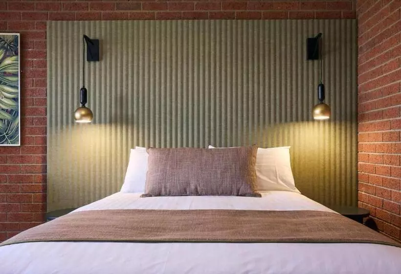 デラックスルーム, The Waterloo