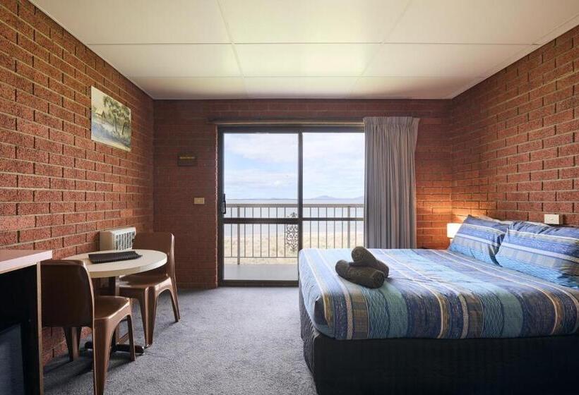 اتاق خانوادگی, The Waterloo