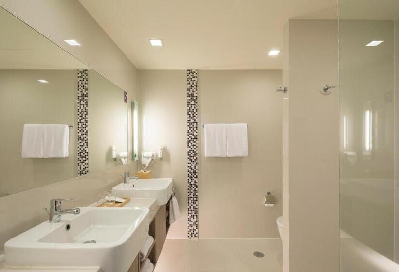 اتاق لوکس خانوادگی, Travelodge Pattaya