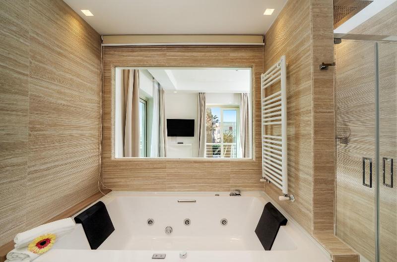 اتاق استاندارد سه نفره, Travelodge Pattaya