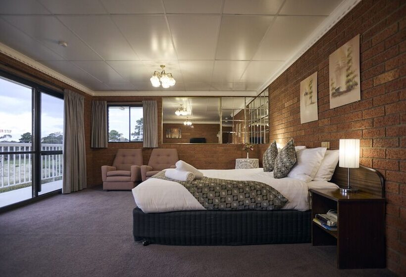 اتاق اجرایی, The Waterloo