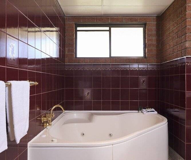 اتاق اجرایی, The Waterloo