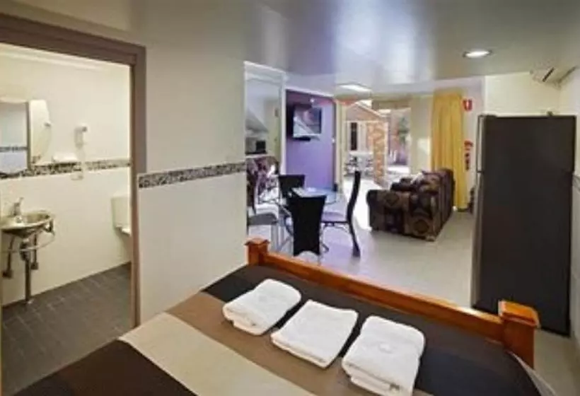 スタンダードスタジオ, Jesmond Executive Villas