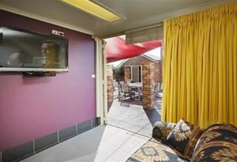 スタンダードスタジオ, Jesmond Executive Villas