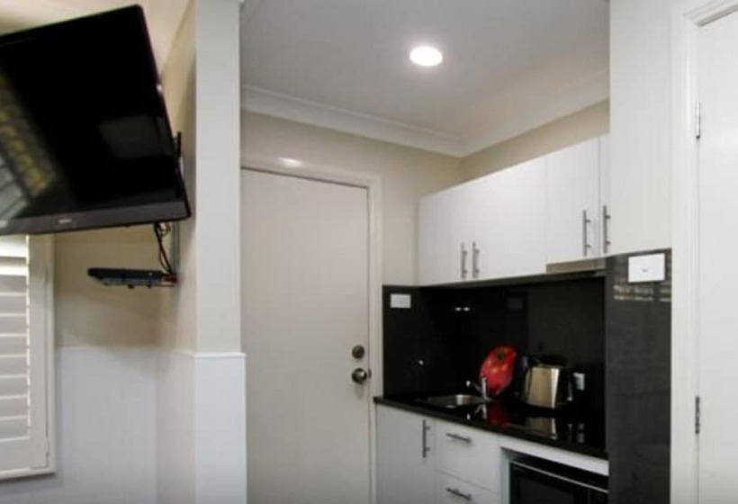 스탠다드 스튜디오, Jesmond Executive Villas
