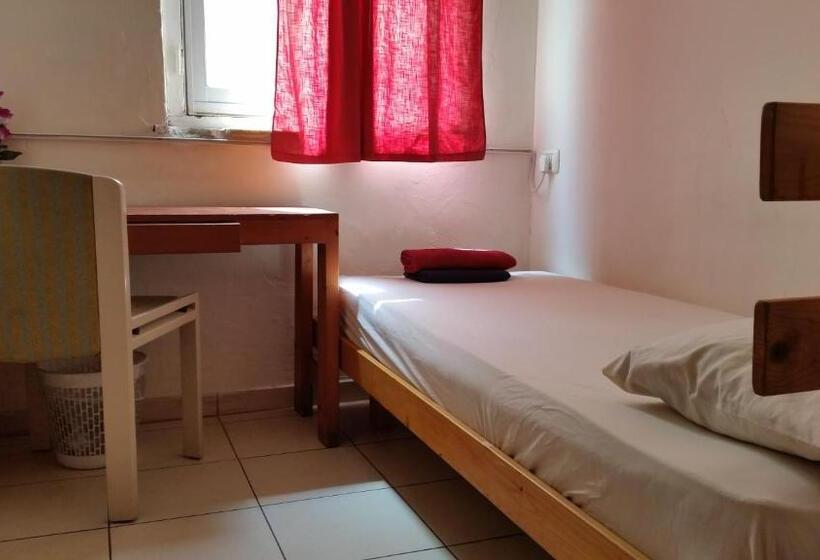 חדר סטנדרט יחיד, Momos Hostel