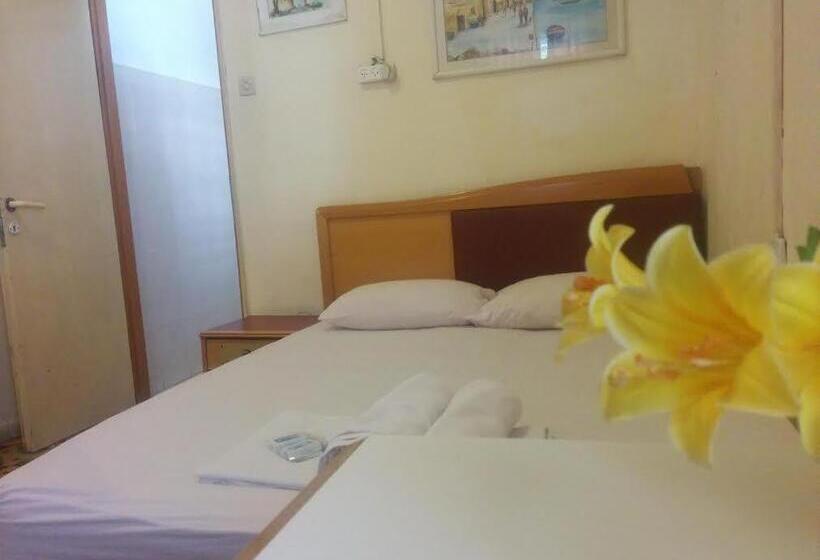 חדר סטנדרט יחיד, Momos Hostel