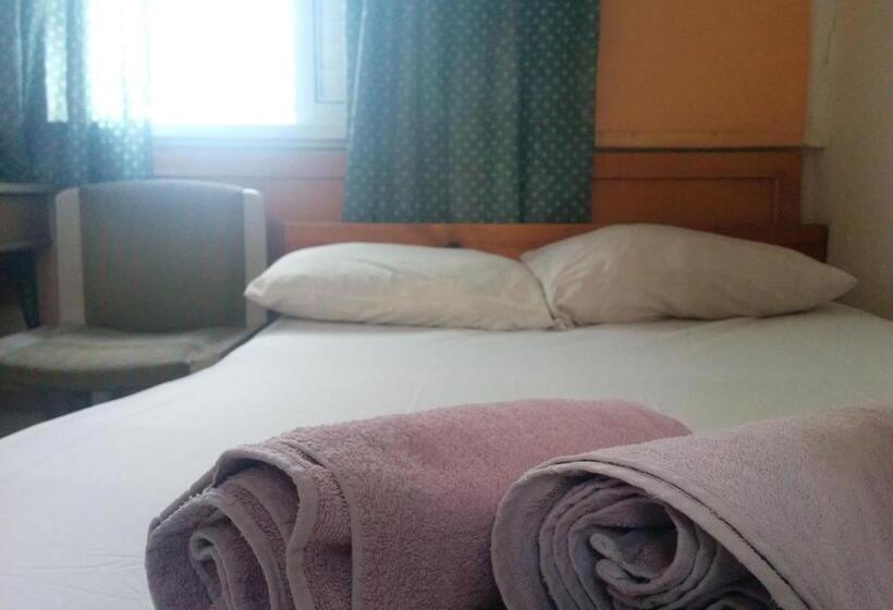 חדר סטנדרט, Momos Hostel